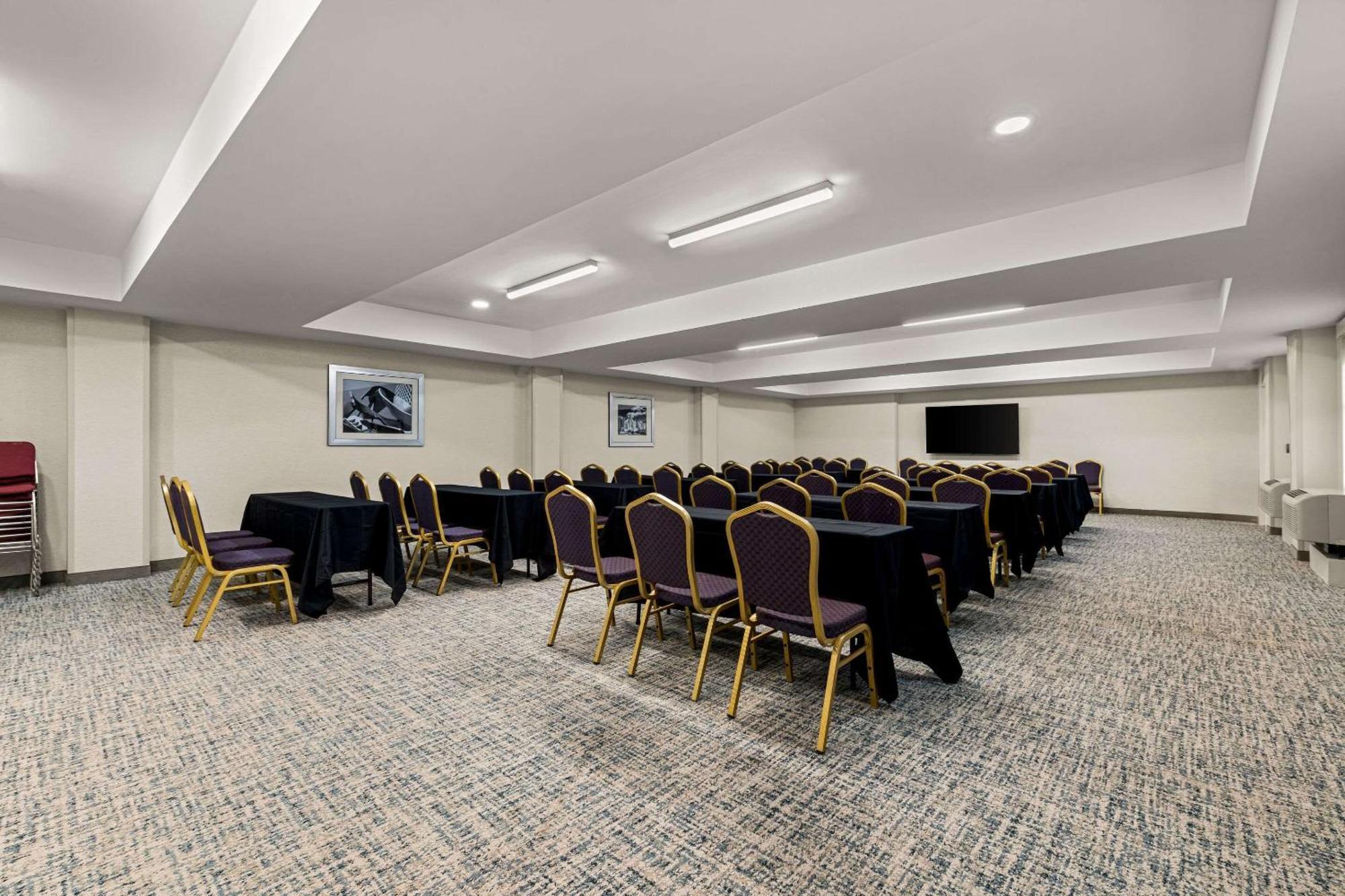 Quality Inn & Suites Matthews - Charlotte מראה חיצוני תמונה