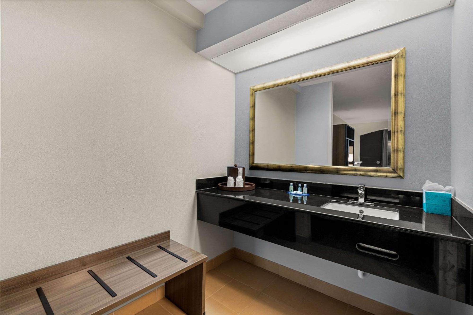 Quality Inn & Suites Matthews - Charlotte מראה חיצוני תמונה